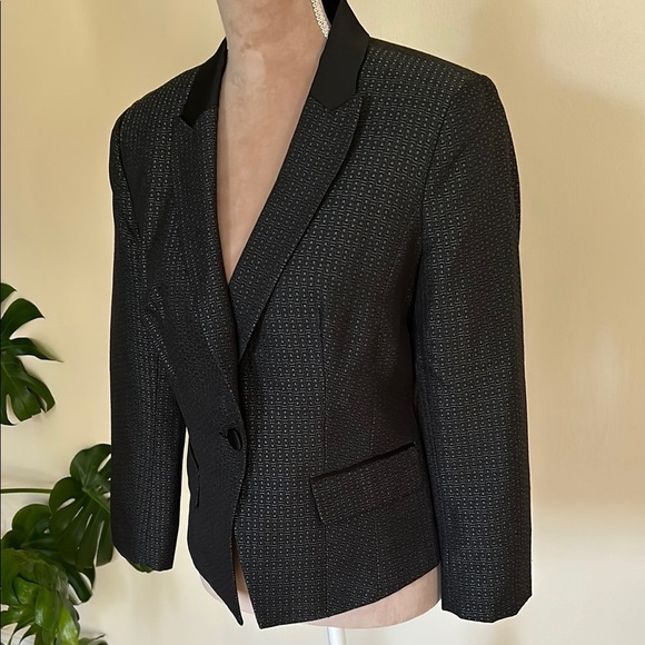 Halogen Jackets & Blazers - Black fitted patterned blazer